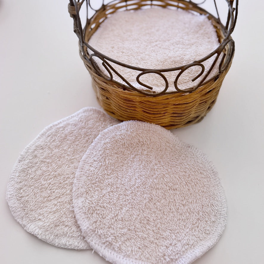 Basket With Handle and Round Cloth Wipes