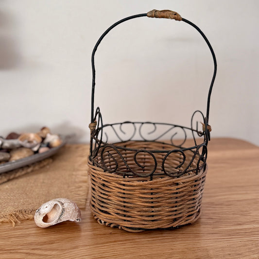 Basket With Handle and Round Cloth Wipes